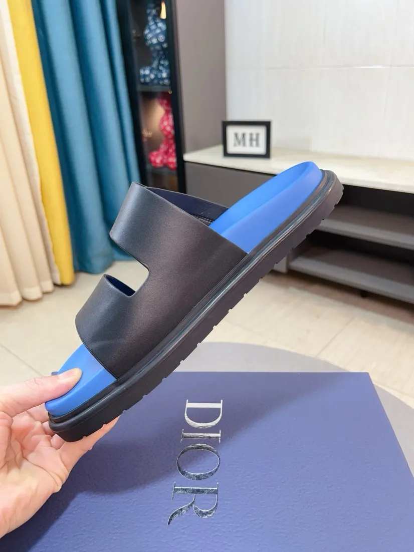 Men's Men's Shoes 💰320🌸🌸Dior Aqua Men's Sandals Slippers. Showcasing Dior haute couture design. The Dior gray suede strap is accented with an aluminum Dior buckle for added style. Paired with a comfortable tonal notch sole, they pair easily with shorts or jeans for a sophisticated look. Main body: suede cow leather, technical fabric lining: cow leather, with adjustable straps, aluminum Dior buckle, Dior gray EVA insole, tonal notch rubber outsole splicing structure👌👌size: 38-44 (45.46 customized)